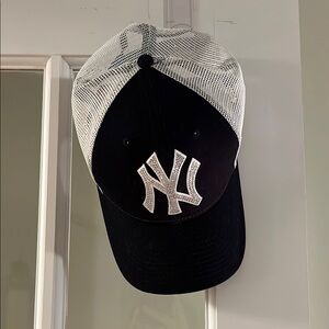 Navy and White NY YANKEES Logo Cap sparkly logo - Urban Outfitters